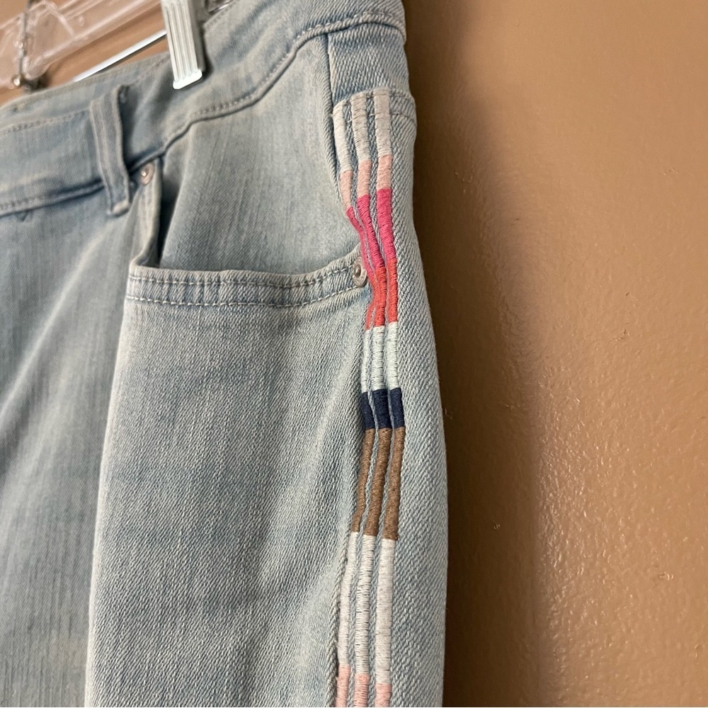 Style & Co. Light Blue Capri Embroidered Jeans size 16 - Picture 3 of 8
